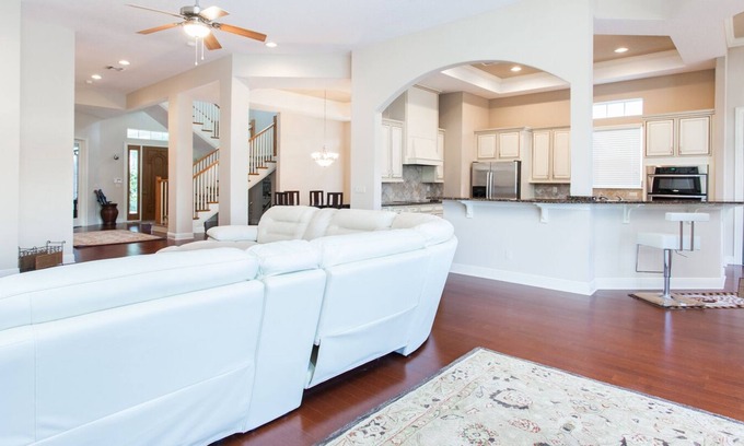 Windermere House | 10 Minutes from World Class Golf and Attractions