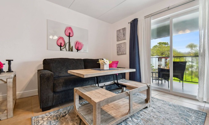 University Condo | 10 minutes to Busch Gardens and USF - perfect for families and couples!