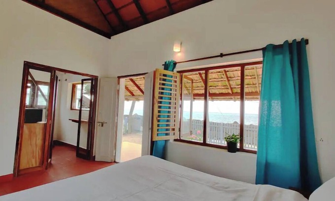 Vypin Cottage | 10 North by the sea - secluded beach-front cottage
