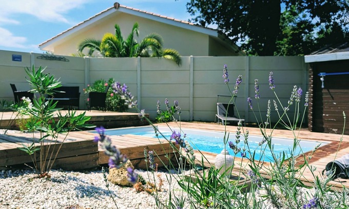 Cussac-Fort-Medoc House | 10-person complex, heated swimming pool and jacuzzi overlooking vineyards