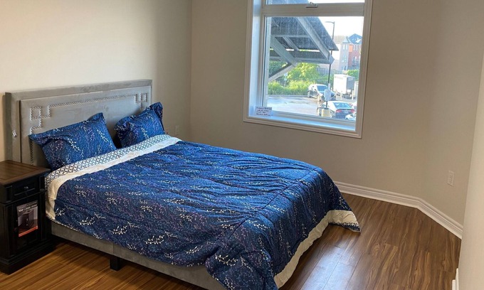 Markham Apartment | 10 The Cozy 3 Beds 2 Baths in Markham with Three(3) Queen Beds & One(1) Sofa Bed