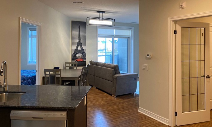Markham Apartment | 10 The Stunning 3 Bed 2 Bath Apartment at Central Location Near to Transit & Hwy