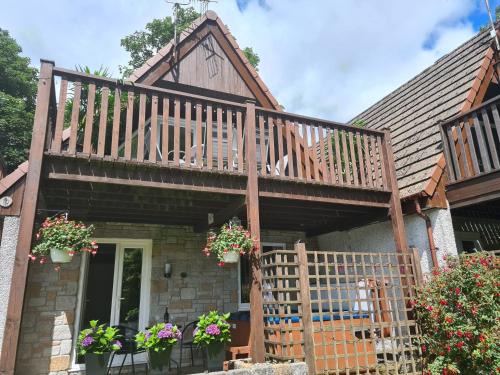 St. Ann's Chapel House | 10, Valley View Lodge, A beautiful 3 bedroom lodge with private Hot Tub and use of all onsite leisure facilities including fitness suite, indoor and outdoor pools set in the heart of the Tamar Valley