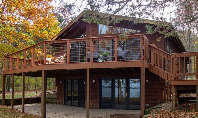 Markesan House | 100+ feet of beautiful lake frontage