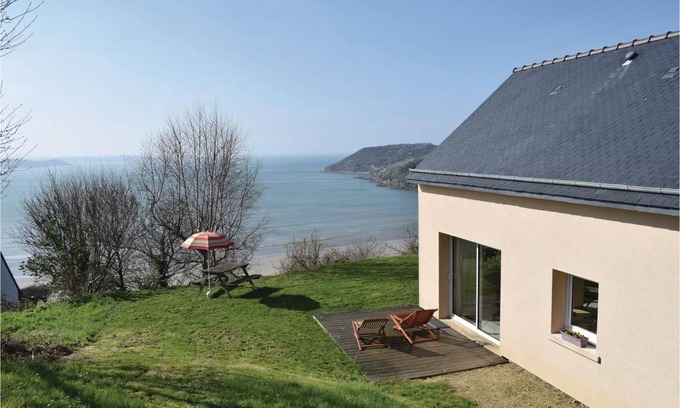 Saint-Michel-en-Greve House | 100 m² House ∙ 3 bedrooms ∙ 6 guests
