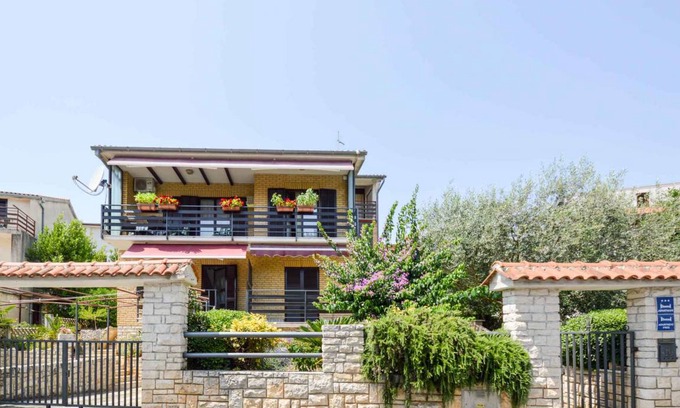 Pjescana Uvala Apartment | 100 m² Apartment ∙ 3 bedrooms ∙ 5 guests