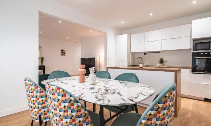 Reims City Centre Apartment | 100 m² Apartment ∙ 2 bedrooms ∙ 4 guests