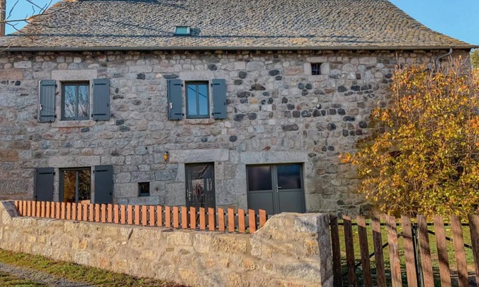 Nasbinals House | 100 m² Gîte ∙ 3 bedrooms ∙ 7 guests