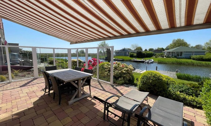 Makkum House | 100 m² House ∙ 2 bedrooms ∙ 5 guests