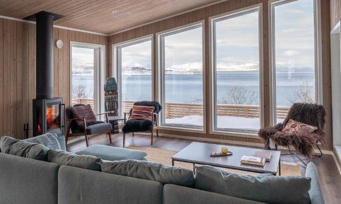 Lyngen House | 100 m² House ∙ 3 bedrooms ∙ 8 guests