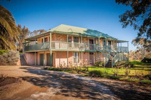 Angaston House | 100 m² House ∙ 5 bedrooms ∙ 12 guests
