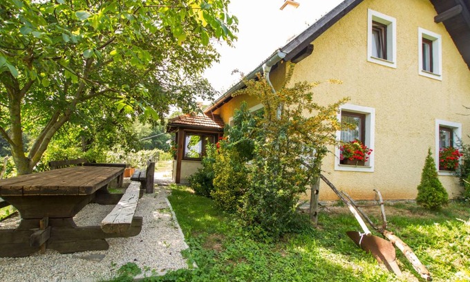 Brezice House | 100 m² House ∙ 5 bedrooms ∙ 12 guests