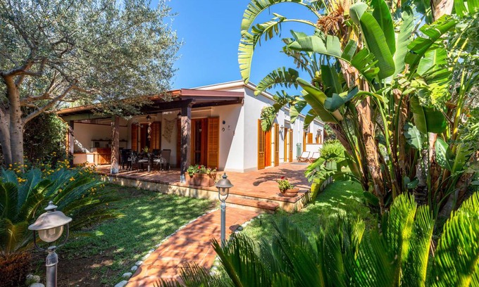 Terrasini Villa | 100 m² Villa ∙ 2 bedrooms ∙ 5 guests