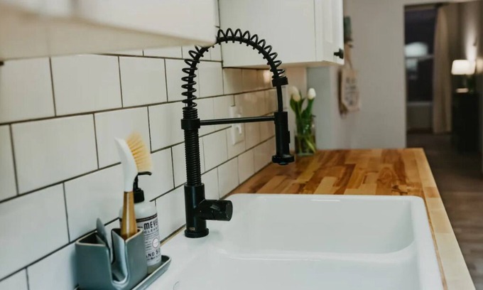 Marquette Apartment | 100 N Third Cozy Downtown Apartment Pet friendly!
