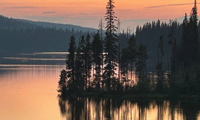 Kamloops House | 100% Off-Grid Lakefront Cabin in the Middle of the BC Wilderness