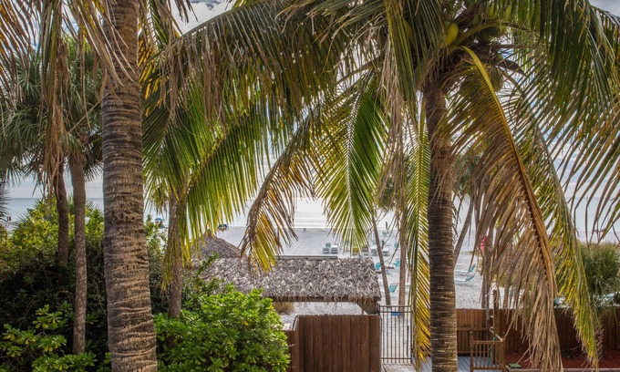 Siesta Key Condo | 100 Steps to Siesta Key Beach! 2 Bed/2 Bath, Pool, Wifi!