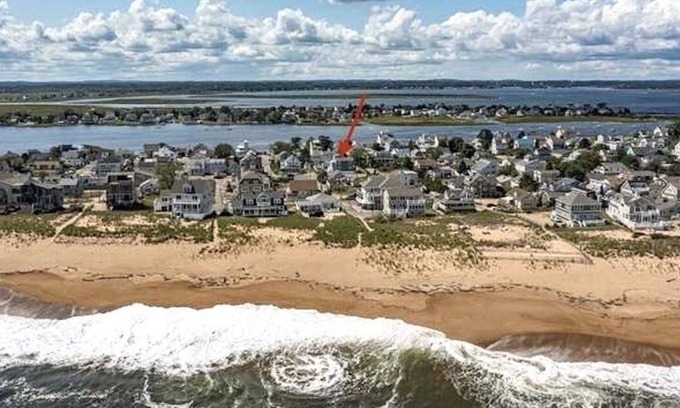 Newbury House | 100 Steps to the Beach w/Parking, Patios, Decks