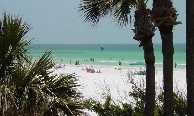 Siesta Key Condo | 100 STEPS YOU'RE ON USA's #1 BEACH,RENTING SINCE 1998, SLEEP 6 IN BEDS