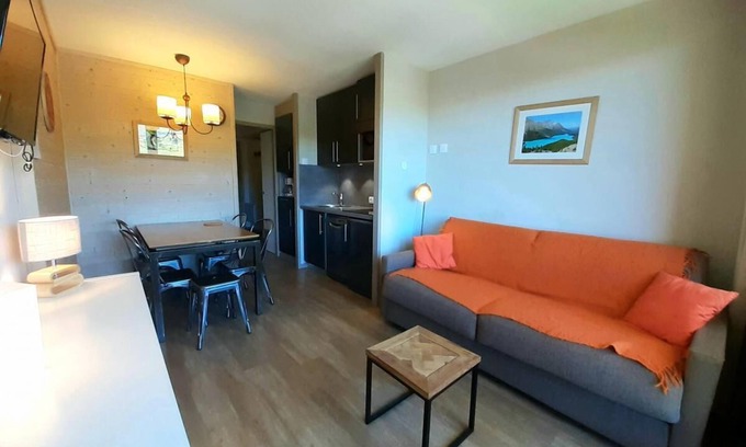 Saint-Julien-Mont-Denis Apartment | 100m from resort center, 4th floor, view mountain, balcony, tv, ski locker, 23m², La Plagne