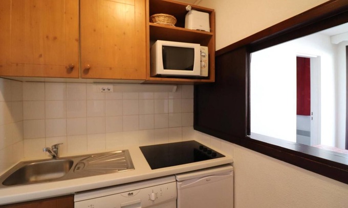 Tignes Apartment | 100m from resort center, 1st floor, balcony, tv, ski locker, 28m², Tignes