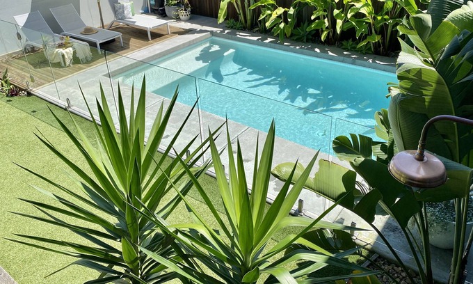 Maroochydore House | 100m to River*Pool*Sauna*Pet & Family Friendly