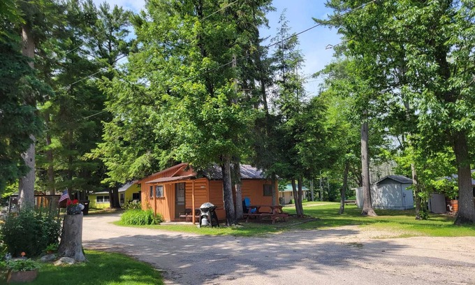 Au Train Cabin | 100yr Old Log Cabin On Autrain River Near Pictured Rocks And Lake Superior