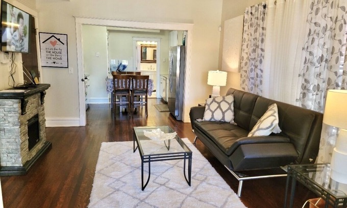 St. Louis Apartment | #101 ❤Location Historical Cozy Best View Wash-U Cable