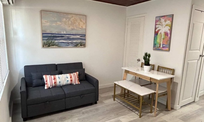 Tropic Apartment | 102 Comfortable Apt in Melbourne