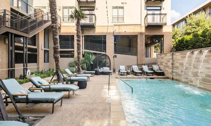 Legacy Park Apartment | 102 m² Apartment ∙ 2 bedrooms ∙ 5 guests