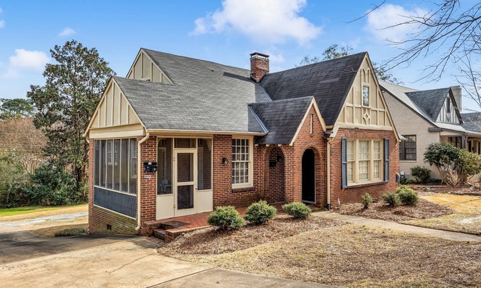Columbus House | 102 year old historic home in quiet park district comfy and quiet