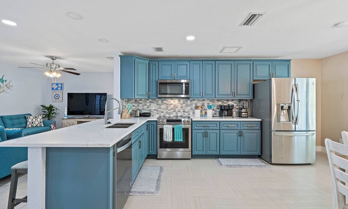Pinellas Park House | 102nd Pinellas Park home w/screened POOL