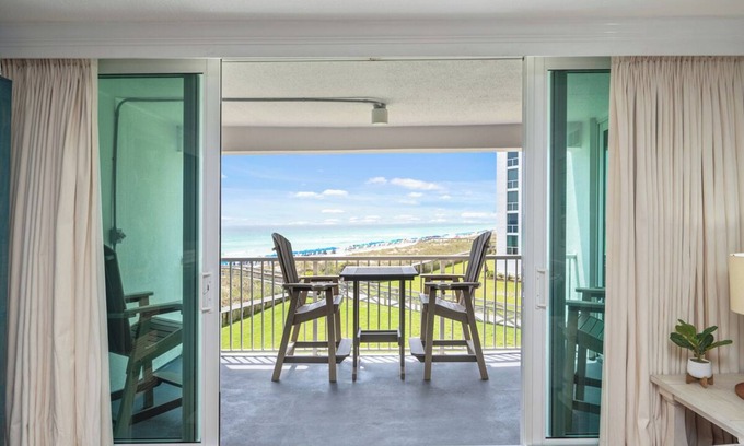 Holiday Isle Condo | 1033 - Shoreline Towers Stunning Beachfront Condo Free Beach Setup