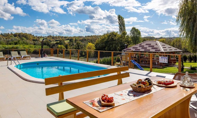 Petrinja House | 108 m² House ∙ 3 bedrooms ∙ 7 guests