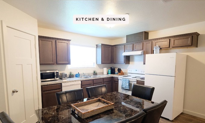 Barker House | 10B 3 STORY, 2 BDRM, 3 BEDS, 1 BATH, N. HOU, IAH