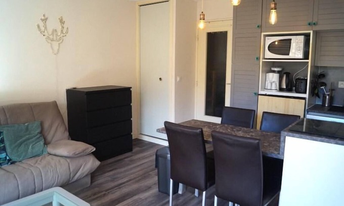 Le Super-Sauze Apartment | 10m from ski slopes, 3rd floor, view ski slopes, balcony, tv, 26m², Sauze - Super Sauze