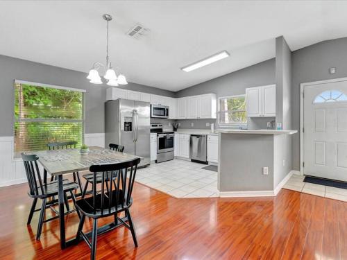 Old Seminole Heights Villa | 10min to Downtown 3BD 2 FullBath