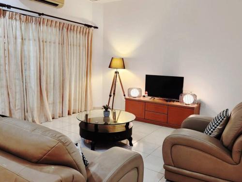 Hulu Kinta House | 10min to IPOH TOWN gunung lang 4br4bath 14 pax