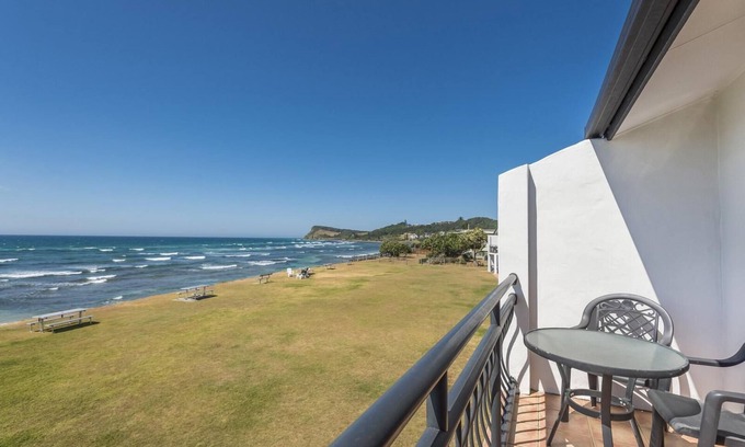 North Creek Apartment | 10T Beachfront Apartments - 1 bed apartment with 1 double 1 single bed