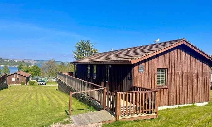 Kilmun Cottage | 11 Gorsecroft - a lodge that sleeps 6 guests in 3 bedrooms