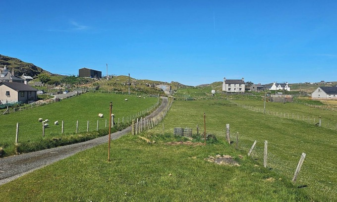Carloway House | 11 KNOCK, pet friendly, character holiday cottage in Carloway
