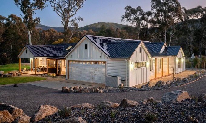 Bright House | 11 Lowen Drive, Bright - 11 Lowen Drive exceeds everyone’s expectations well before you consider its beautiful decor, expansive backyard and stunning location by the Ovens River.