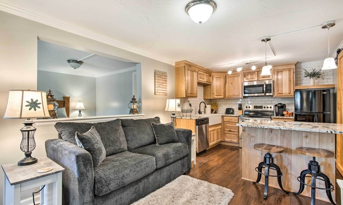Creighton Apartment | 11 Mi to Denver Zoo: Lakewood Studio w/Fire Pit!