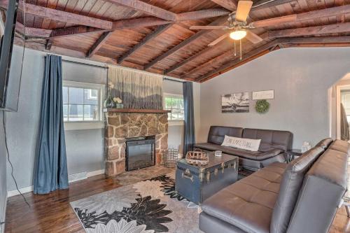 Rockaway Beach House | 11 Mi to Dtwn Branson Cottage in Rockaway Beach!