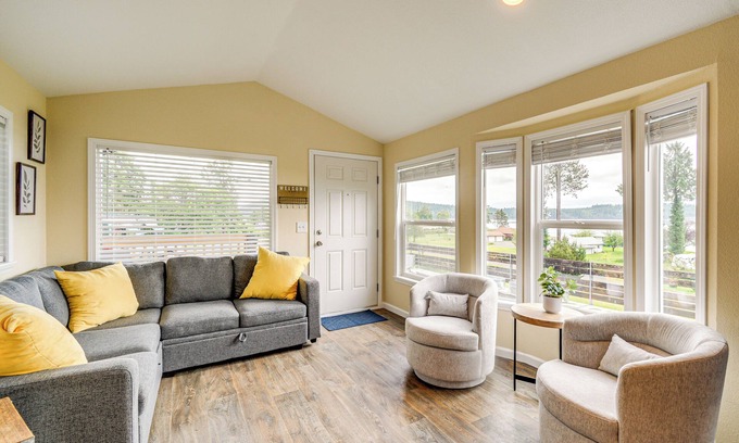 Port Hadlock Cottage | 11 Mi to Port Townsend Ferry: Cottage w/View!
