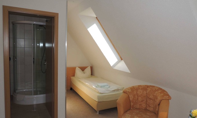Dobbertin Apartment | 11 single rooms lake view comfort - Insel-Hotel Dobbertin