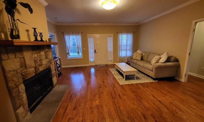 Guntersville House | 11. Spacious Lakeview home in Guntersville