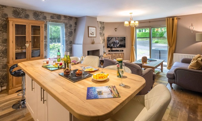 Fort Augustus Cottage | 11 The Courtyard Cottages: Luxury Holiday Accommodation - Pet Friendly