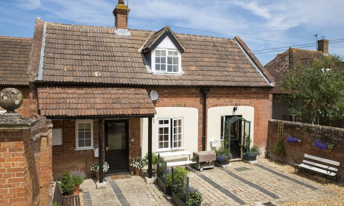 Worton House | 110 m² House ∙ 1 bedroom ∙ 8 guests