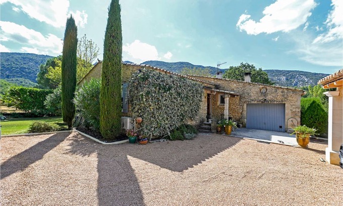 Maubec House | 110 m² House ∙ 3 bedrooms ∙ 6 guests