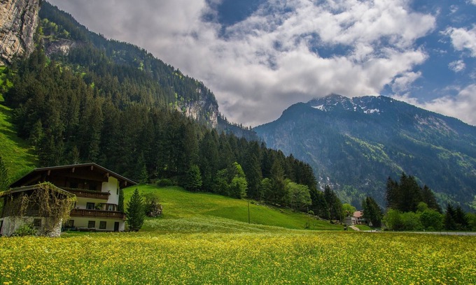 Mayrhofen Apartment | 110m² vacation apartment in a quiet location in the wild and romantic Zillertal valley